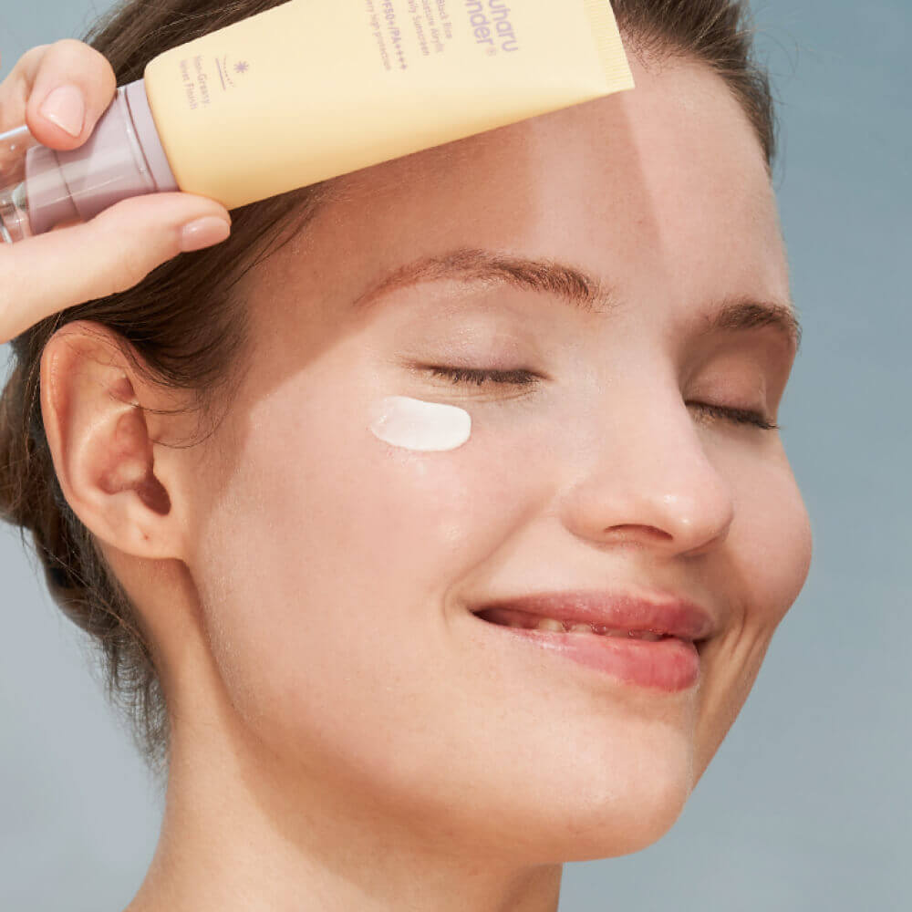 Лёгкий увлажняющий санскрин Haruharu Wonder Black Rice Moisture Airyfit SPF50+ PA++++