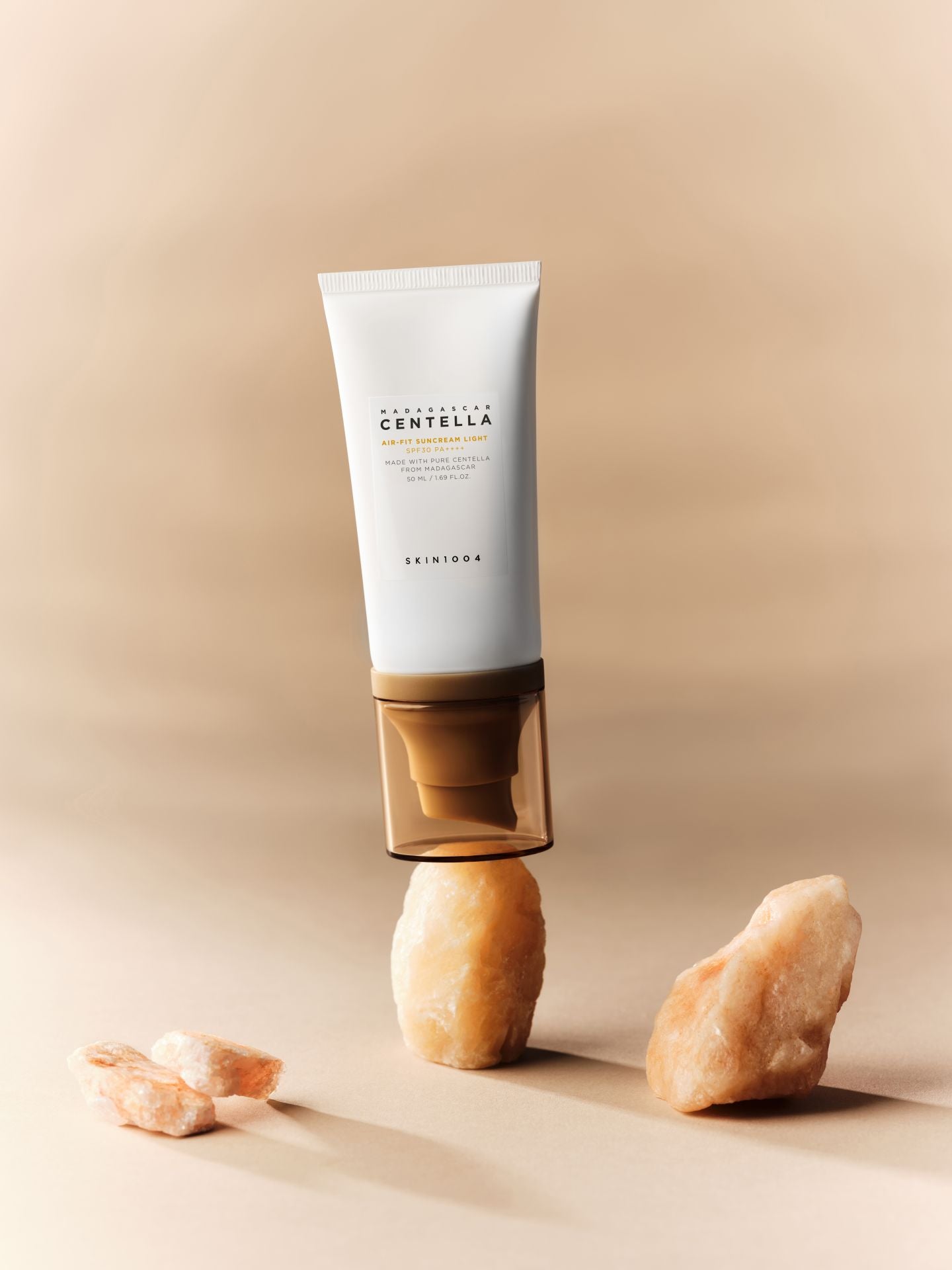 Солнцезащитный крем с центеллой SKIN1004 Madagascar Centella Air-Fit Suncream Light SPF30 PA++++