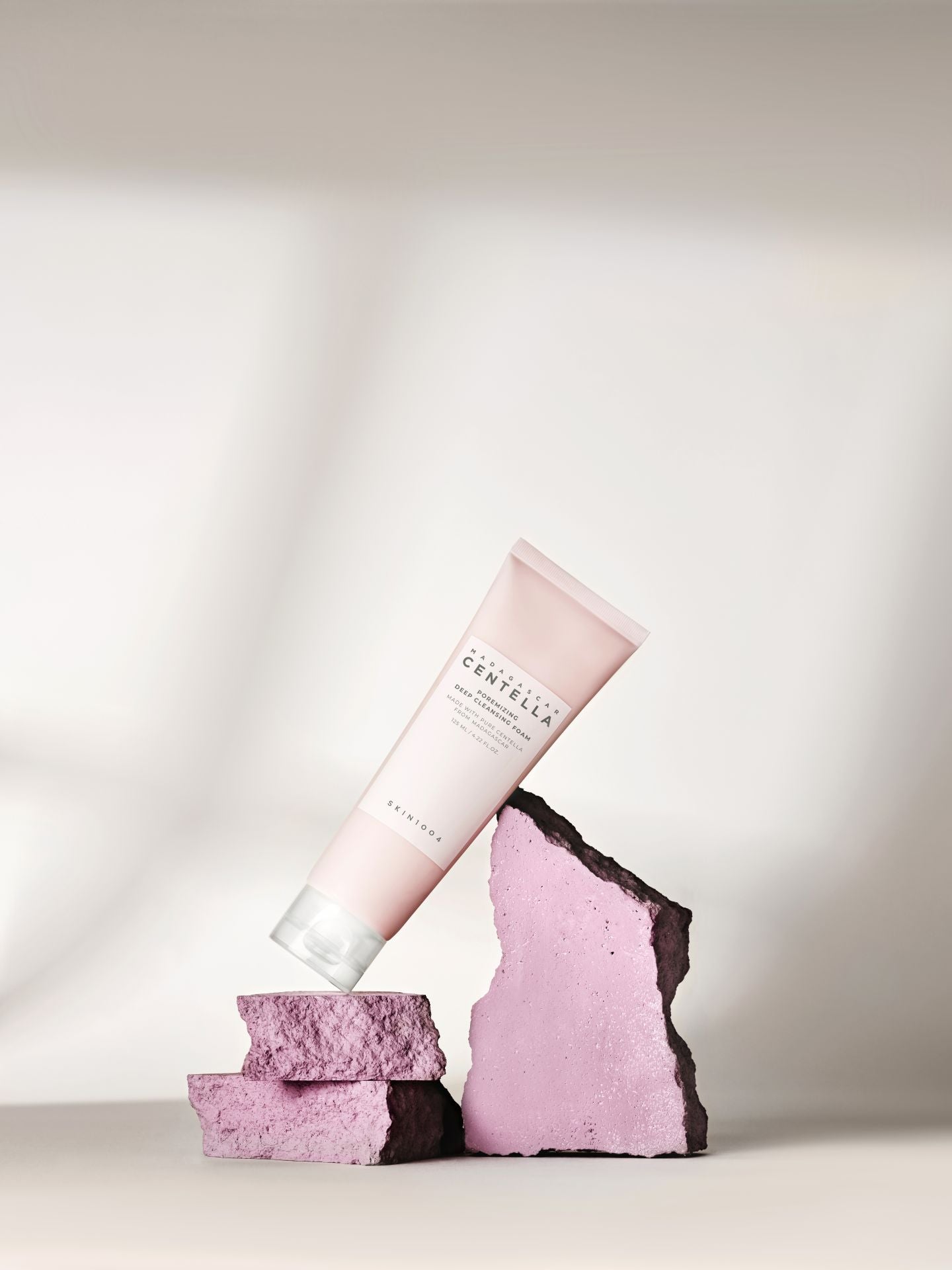 Глубоко очищающая пенка для сужения пор SKIN1004 Madagascar Centella Poremizing Deep Cleansing Foam