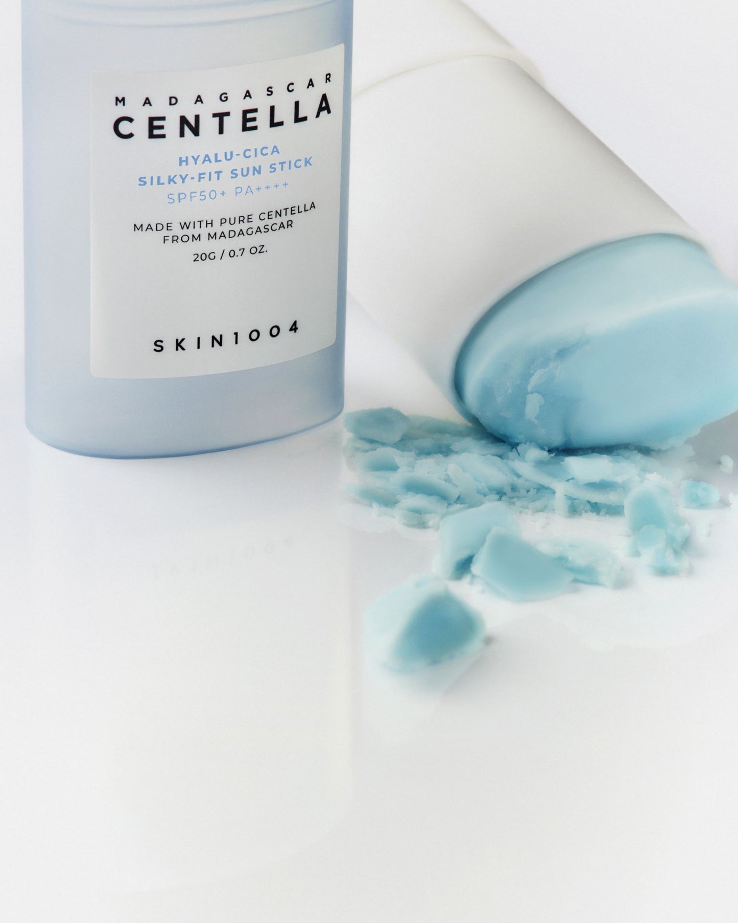 Солнцезащитный стик с шёлковым финишем SKIN1004 Hyalu-Cica Silky-Fit Sun Stick SPF50+ PA++++