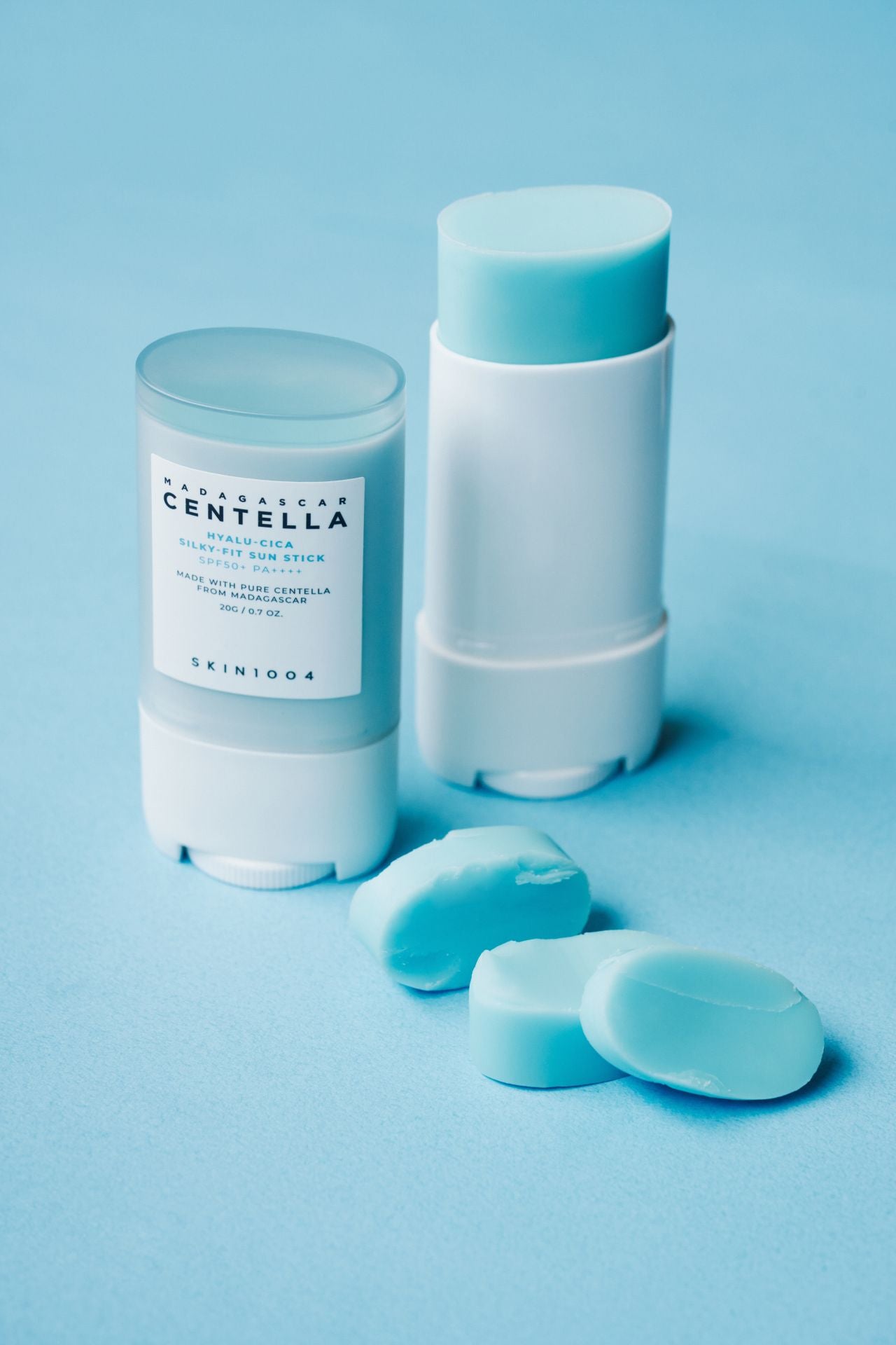 Солнцезащитный стик с шёлковым финишем SKIN1004 Hyalu-Cica Silky-Fit Sun Stick SPF50+ PA++++