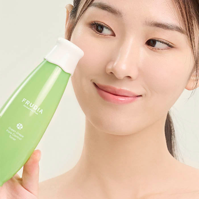 Себорегулирующий тоник для сужения пор Frudia Green Grape Pore Control Toner